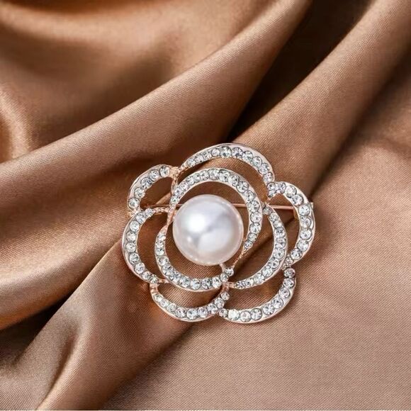 NEW Camellia Flower Faux Pearl Rhinestone Broach - Picture 1 of 6